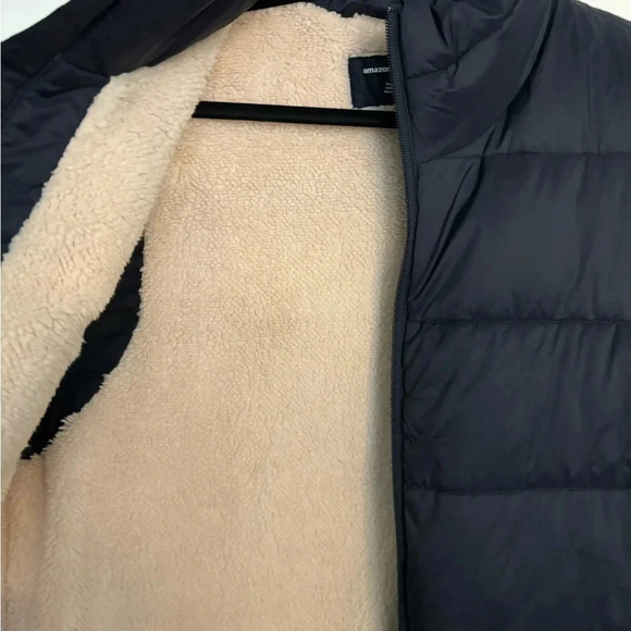 Amazon Essentials Mens Navy Faux Sherpa Lined Puffer Vest Size Medium - Picture 5 of 5